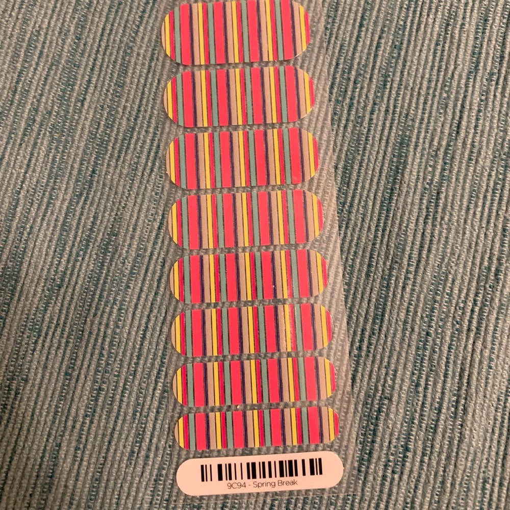 Half sheet of Jamberry’s Spring Break wrap.
